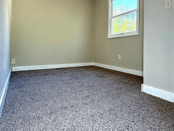 5th image of 654 E Isabella Ave #1