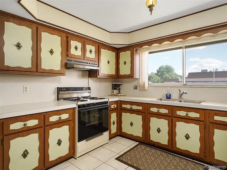 28506 Steele Dr — Photo 14