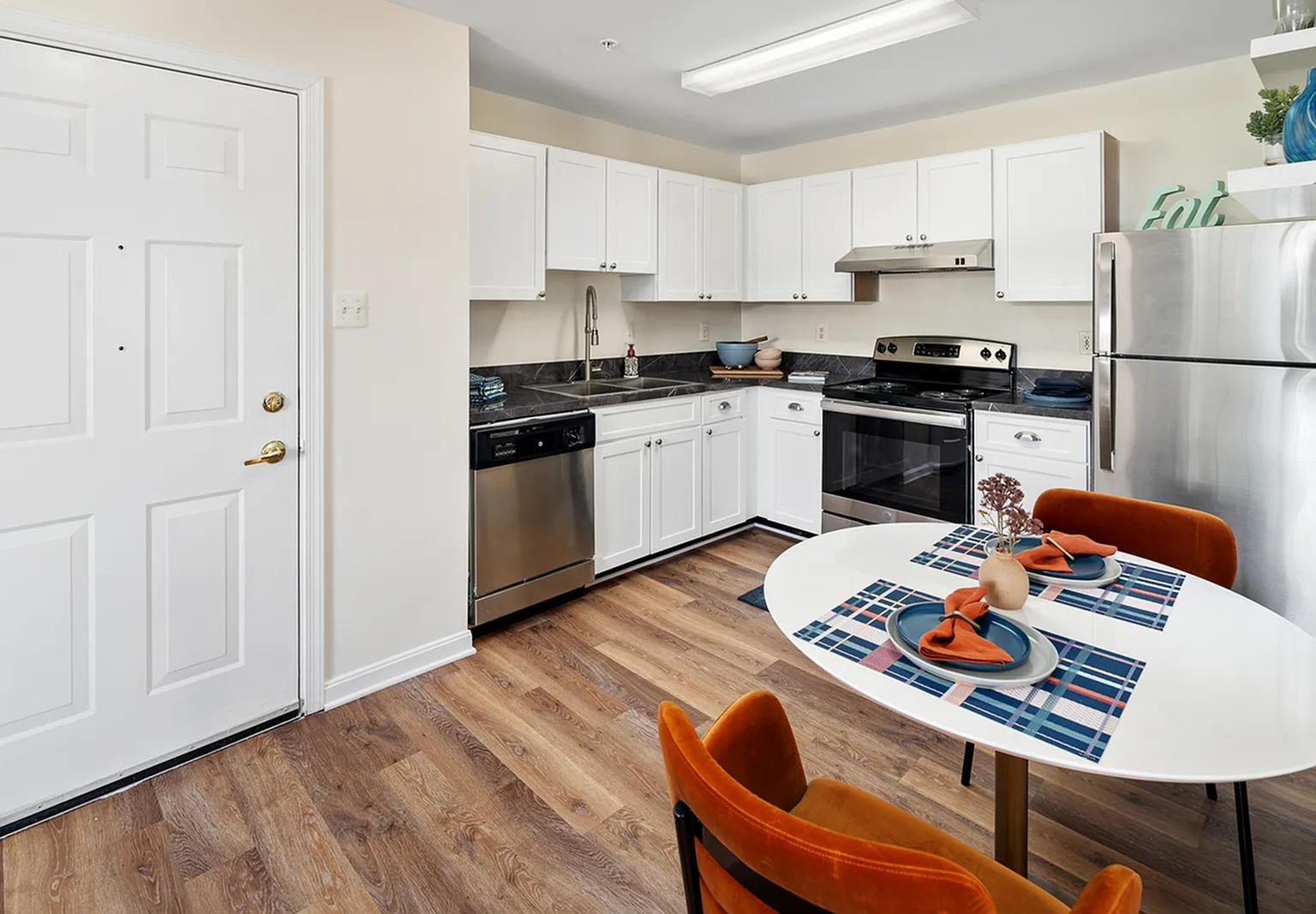 Manchester Lakes Apartment Homes — Photo 4