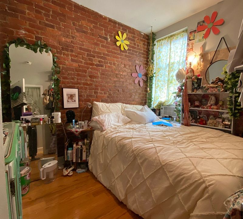 1st image of 290 Suydam St APT 3R