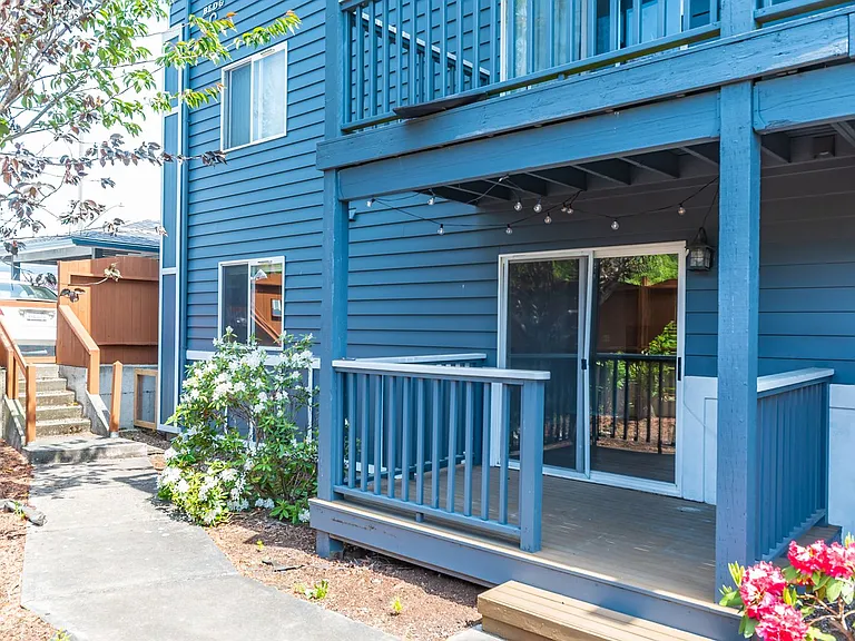300 N Oak Harbor St #C102 — Photo 20