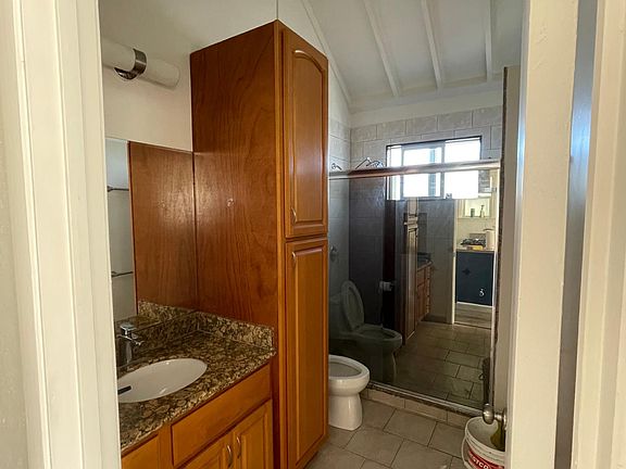 3rd image of 1329 Goettingen St