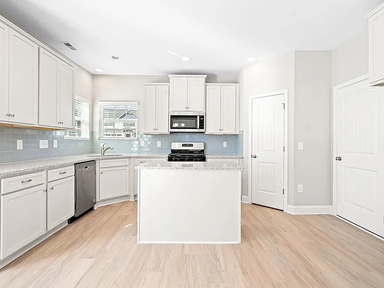 2275 Campbell Loop — Photo 8