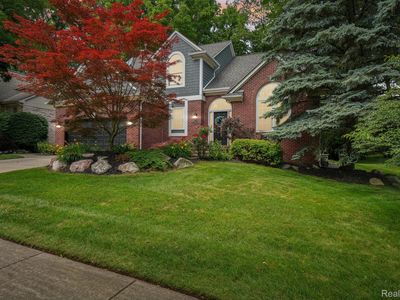 678 Twin Oaks Ct, Rochester Hills, MI, 48307