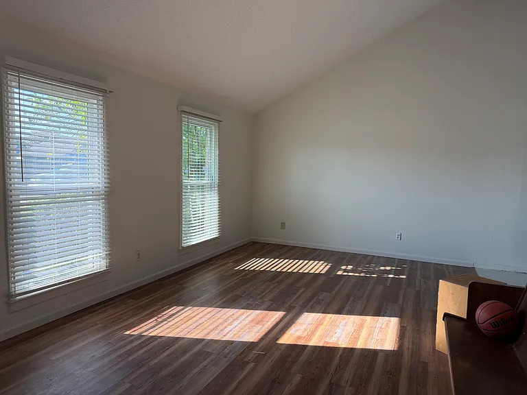 48 Traminer Dr — Photo 9