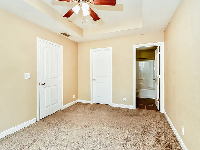 1044 Avondale Ct — Photo 10