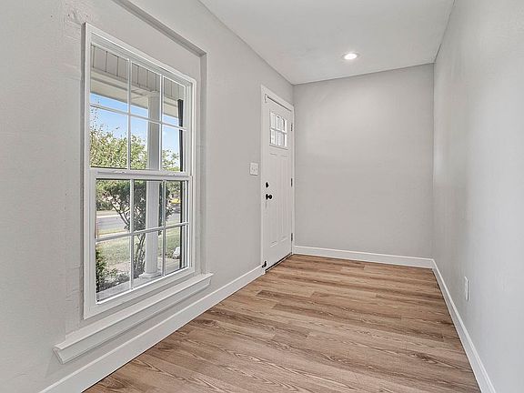4th image of 332 Clary Dr