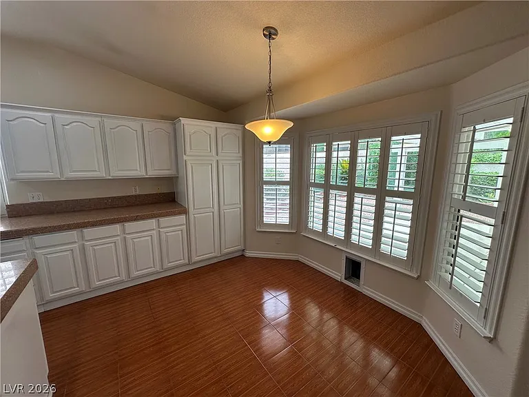 2109 Cedar Hills St — Photo 8