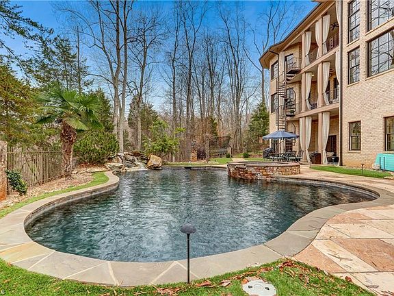 3rd image of 6353 Poplar Forest Dr