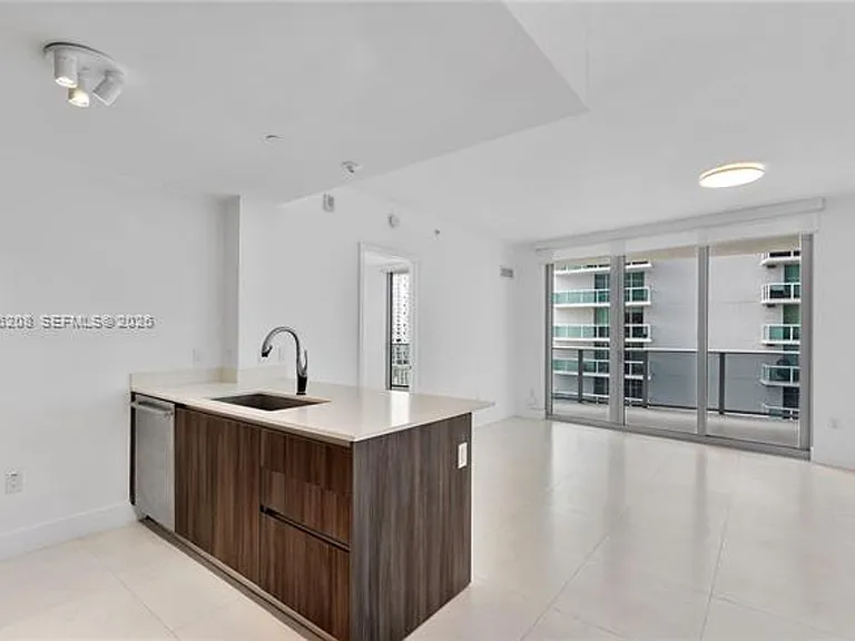 488 NE 18th St #1805 — Photo 10