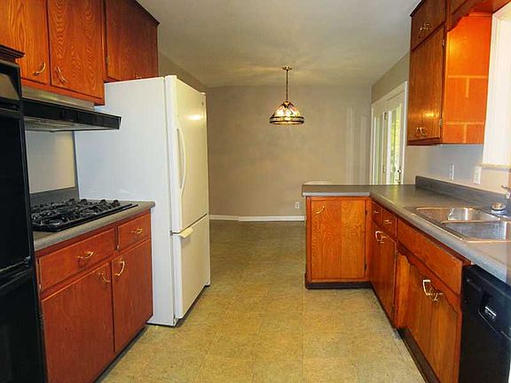 5th image of 7138 McLain Dr