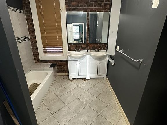 4th image of 84 N 6th St #2B