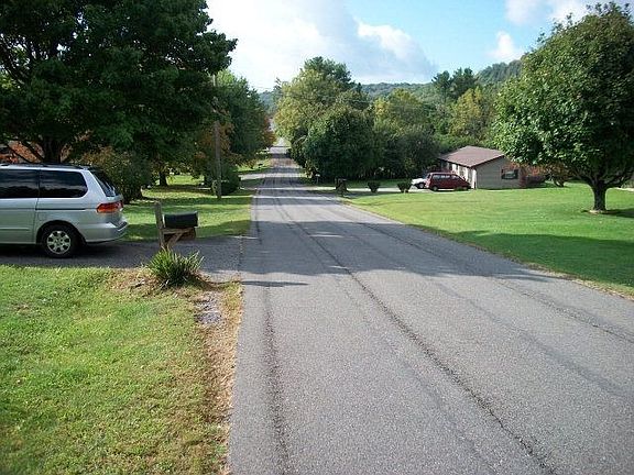 3rd image of 208 Wyatt Ln