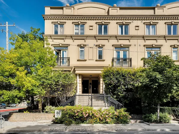 80 Carr St #Townhouse 22, Toronto, ON M5T 1B7