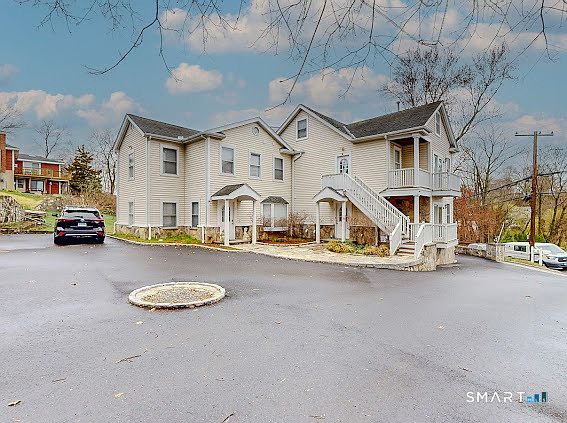 2nd image of 274 Valley Rd Floor 2