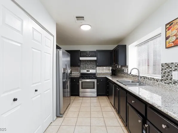 5166 Silverheart Ave, Las Vegas, NV 89142