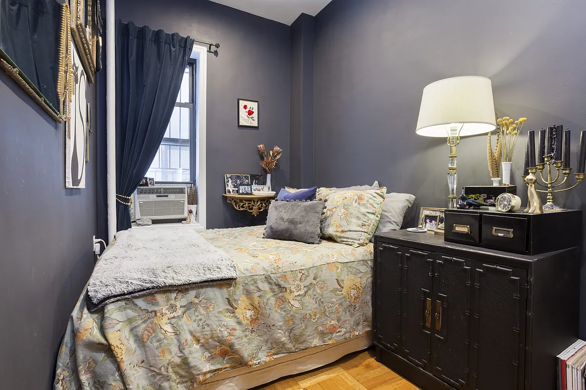 Photo 2 of 6 - 352 E 20th St #2 - Manhattan, NY Building Photo - 352 E 20th St #2