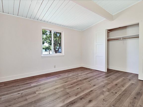 4th image of 2284 Woodland Ave