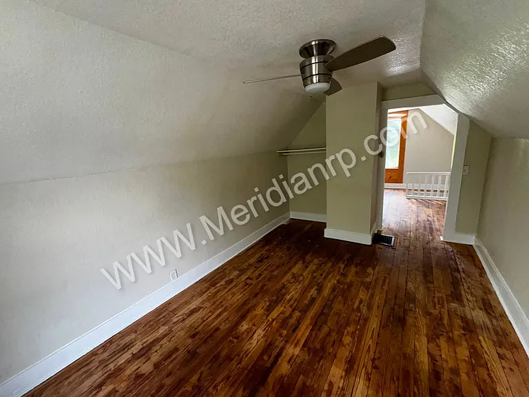 1323 Grant Ave — Photo 11