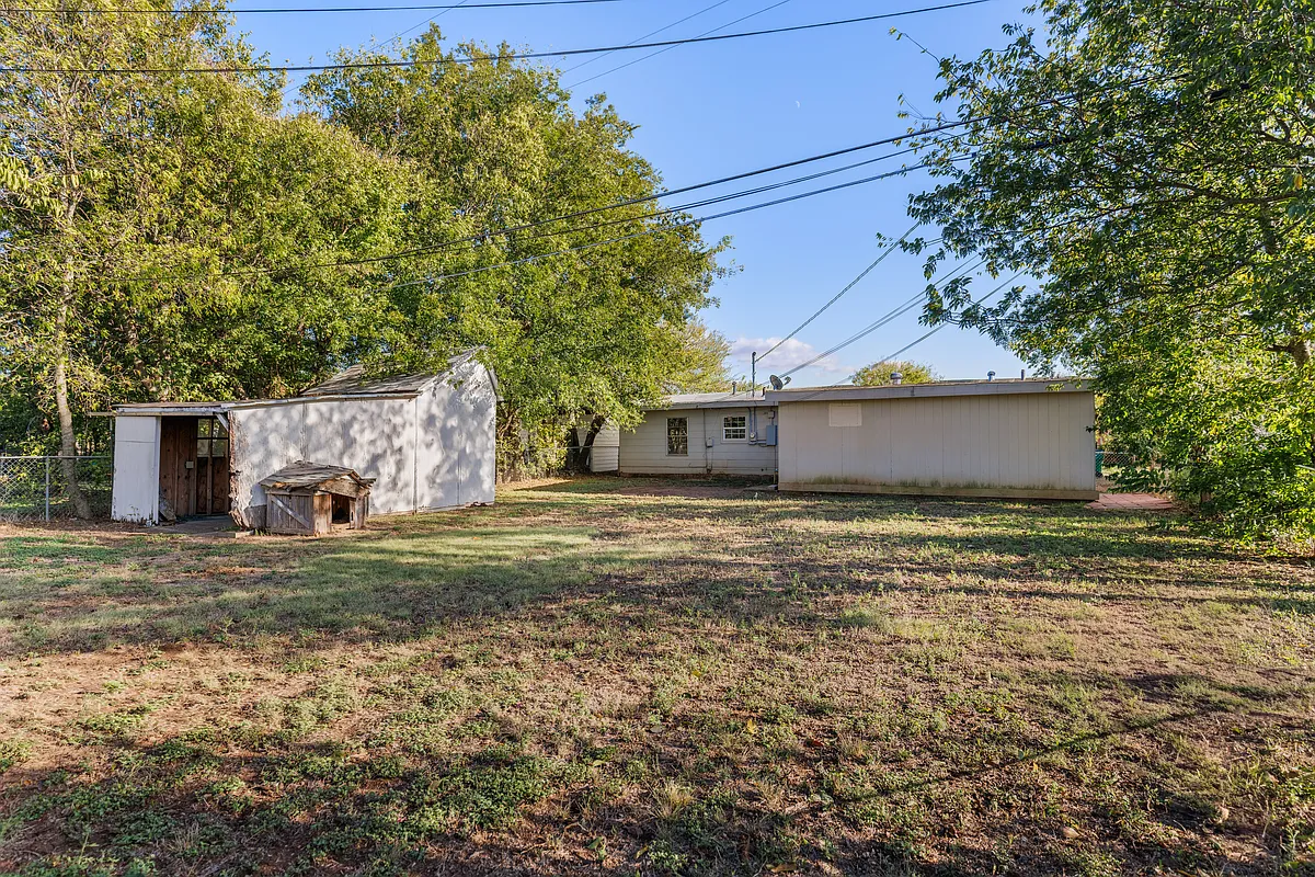 Building Photo - 205 Laurel Ln