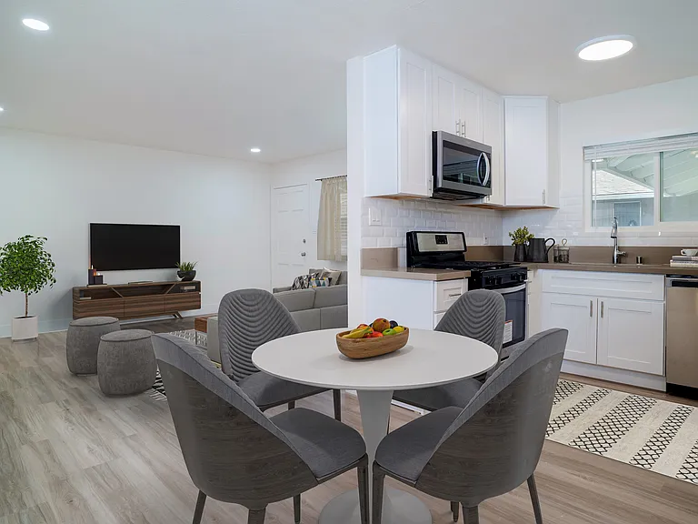 Winnetka Gardens Apartments — Photo 4
