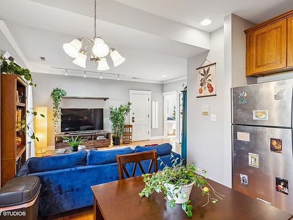 5th image of 4311 N Paulina St APT 2A