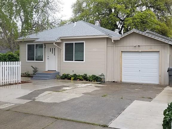 Front of the duplex (unit A), unit B located at the back of the unit