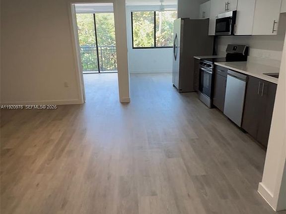 2nd image of 20 NE 19th Ave #302