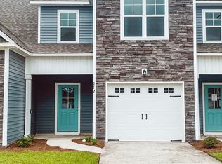 212 N Stingray Ln, Sneads Ferry, NC 28460