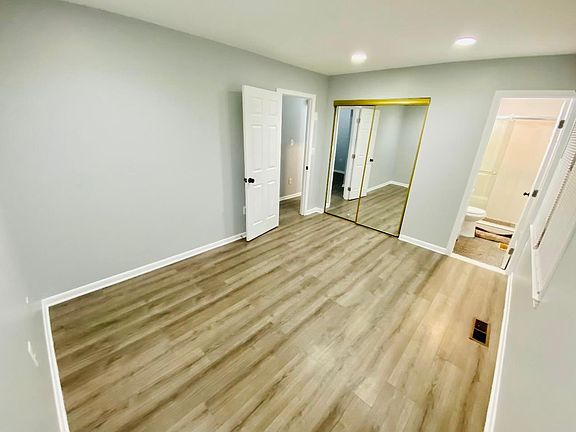 4th image of 2949 Lexington Ct