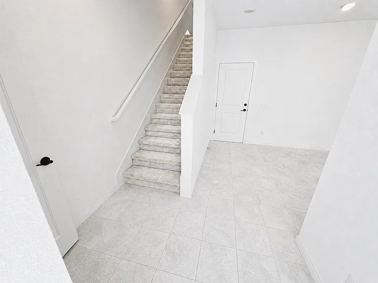 1980 Affinity Ln — Photo 2