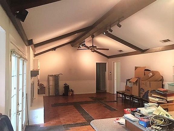 4th image of 215 Guadalupe Dr