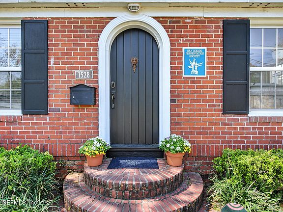 4th image of 1528 BELMONTE Avenue
