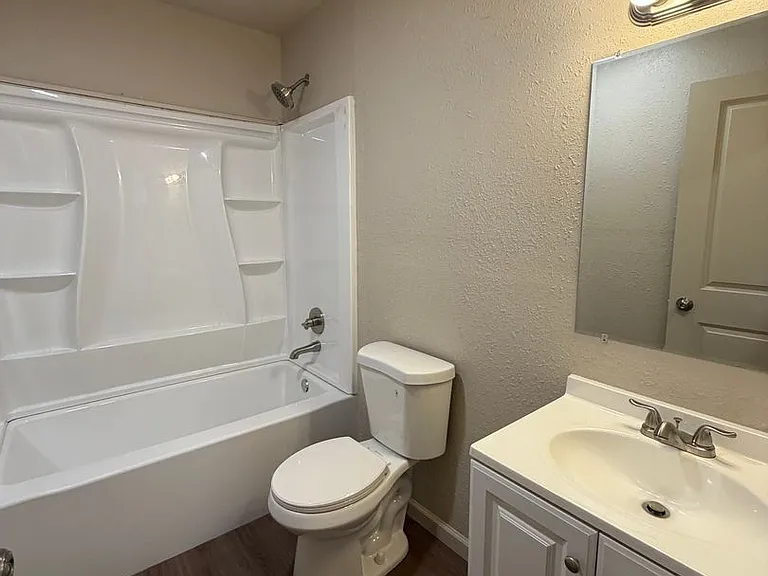712 Coyne St — Photo 8