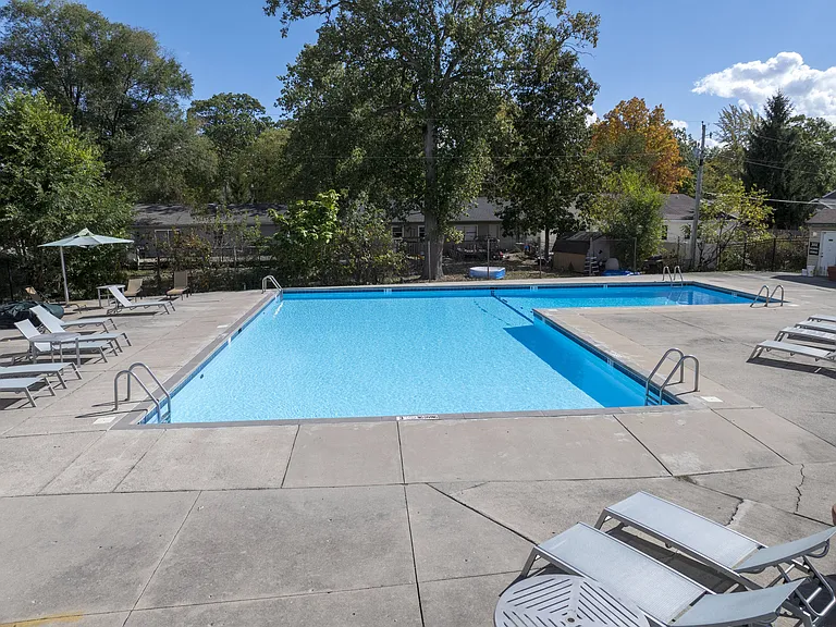 Wood Creek Apartments — Photo 4