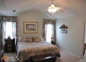 2nd image of 10 Saint Charles Pl