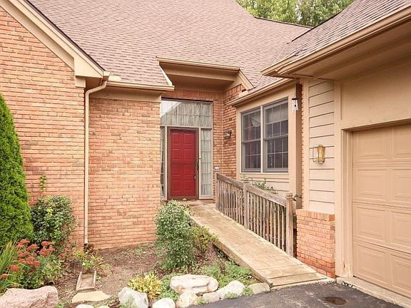 3rd image of 4603 Sawgrass Dr E