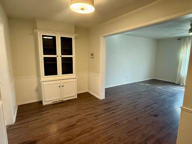 3007 W Wilshire Blvd — Photo 4