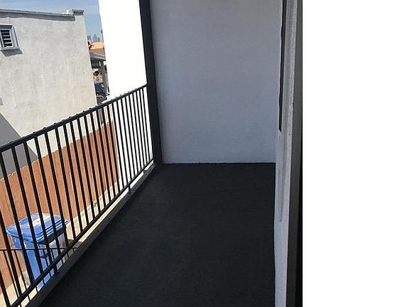 4th image of 3104 Ganahl St