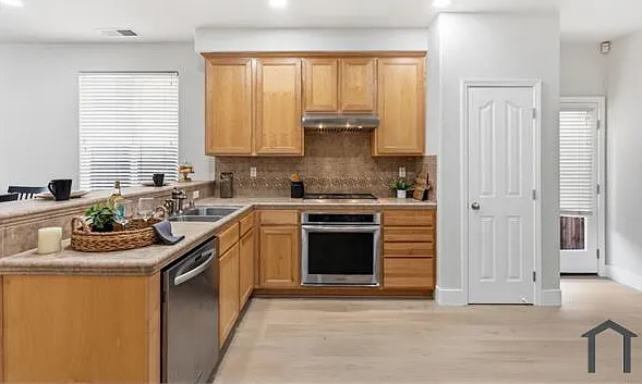 3 bed, 1364 sqft, $3,300 — Photo 4
