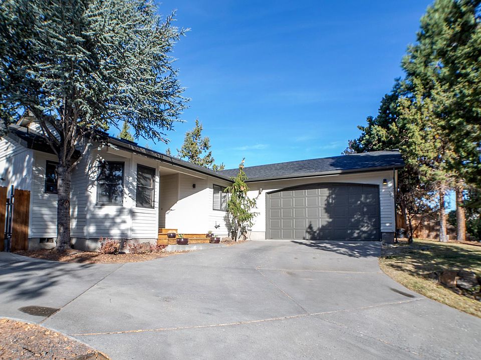 1st image of 2825 NE Lotno Dr