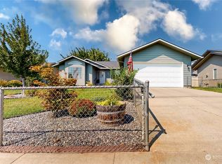 809 SE Tamarack St, College Place, WA 99324