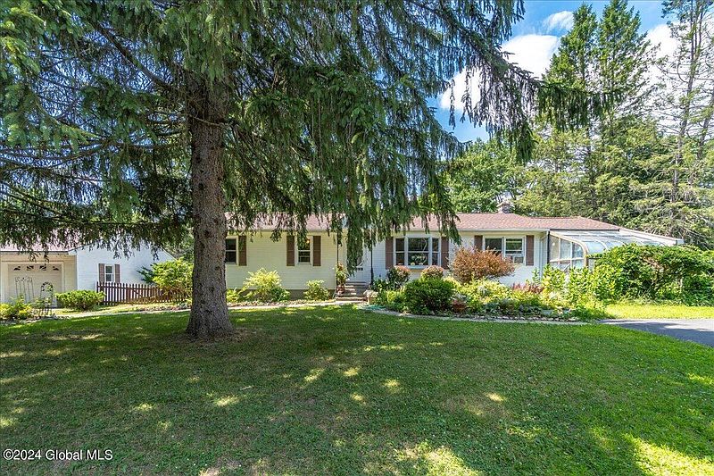 4th image of 11 Maple View Avenue