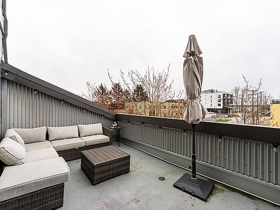 5th image of 6111 London Rd #220