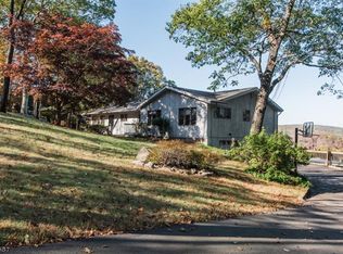 403 Ski Trl, Kinnelon, NJ 07405