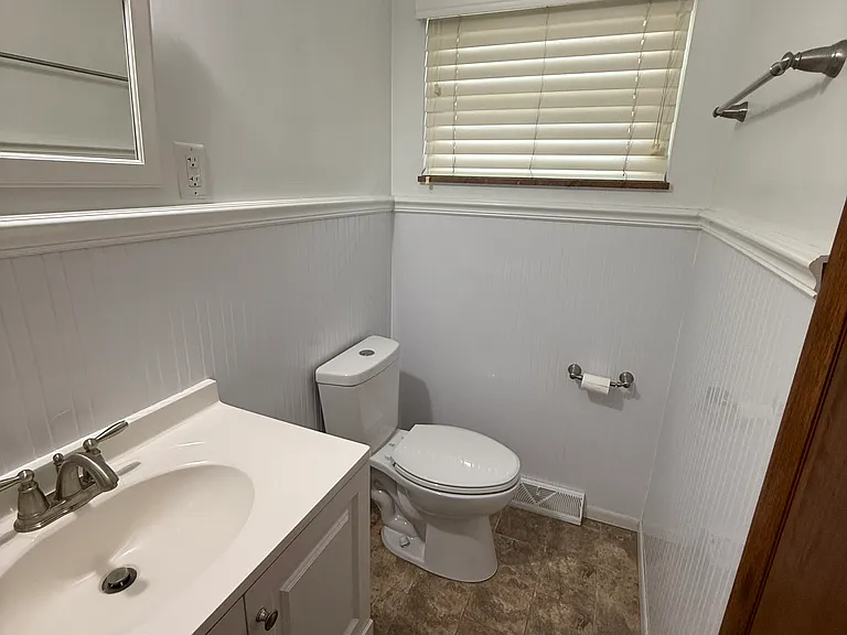En-suite bathroom off master bedroom