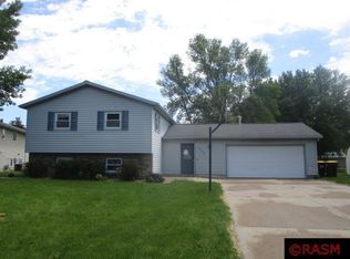 1008 4th St N, Saint James, MN 56081