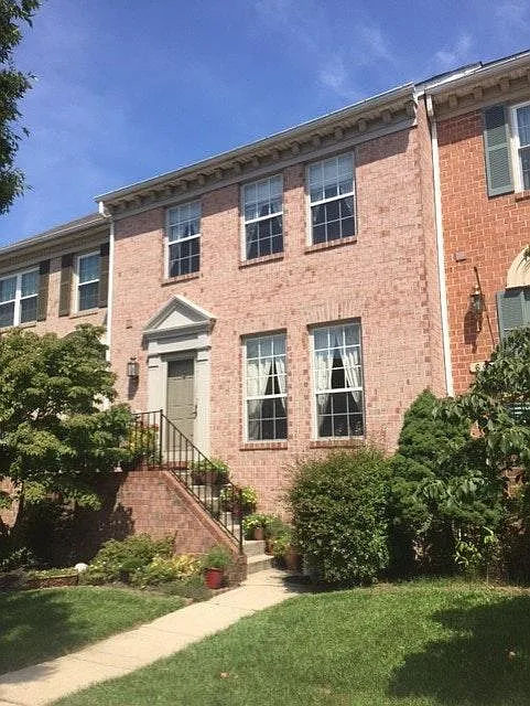 3 bed, 2.5 bath, 2000 sqft, $2,275 — Photo 1