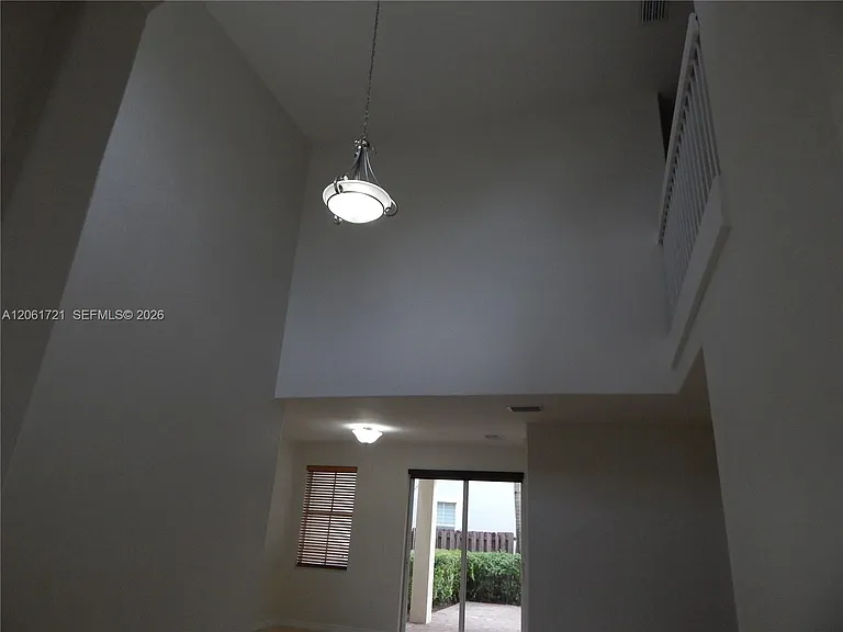 320 SW 87th Ct — Photo 4