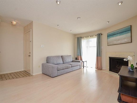 5th image of 12550 Whittington Dr #6/609